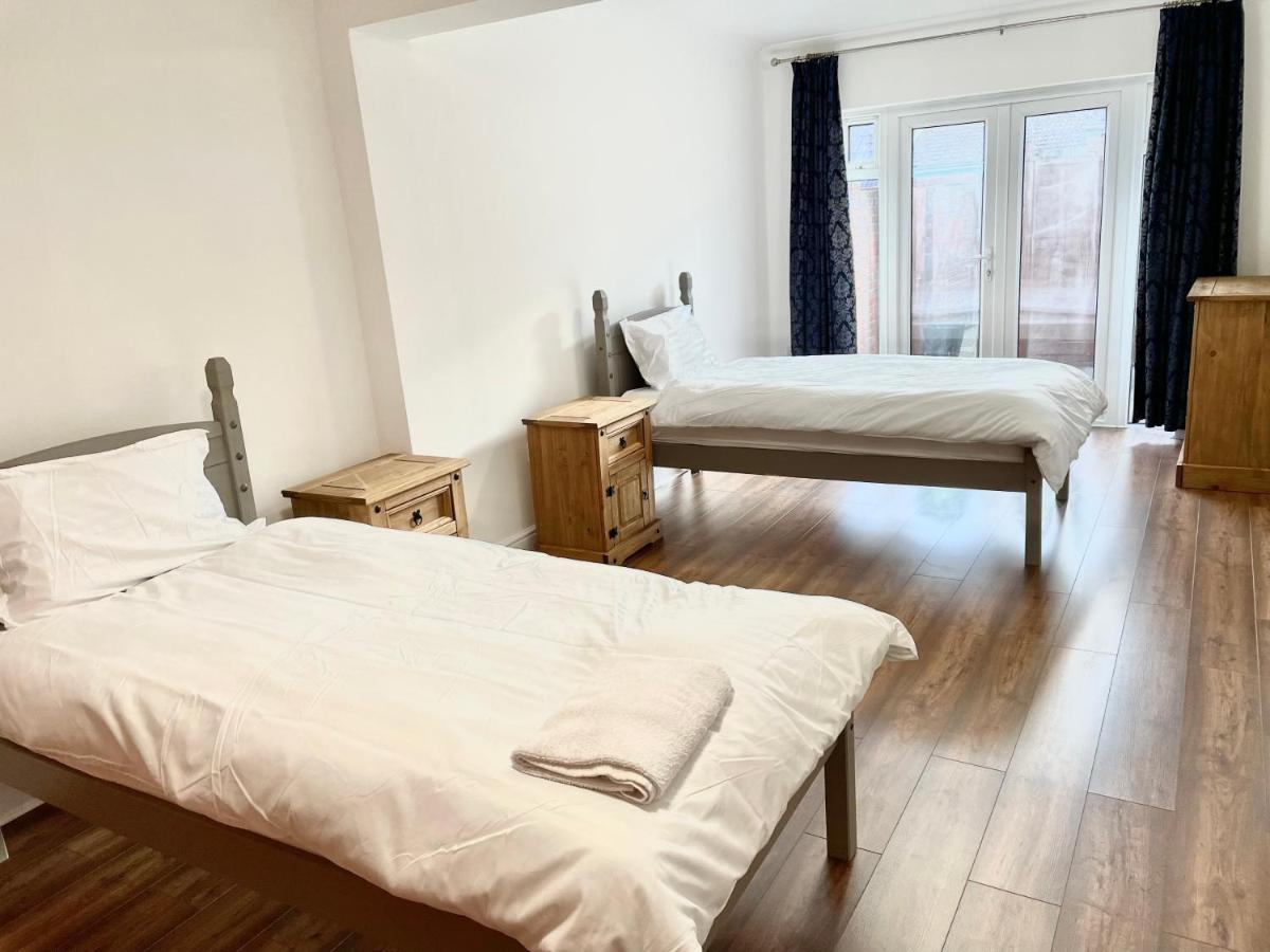 فندق Richmond House سلوف المظهر الخارجي الصورة