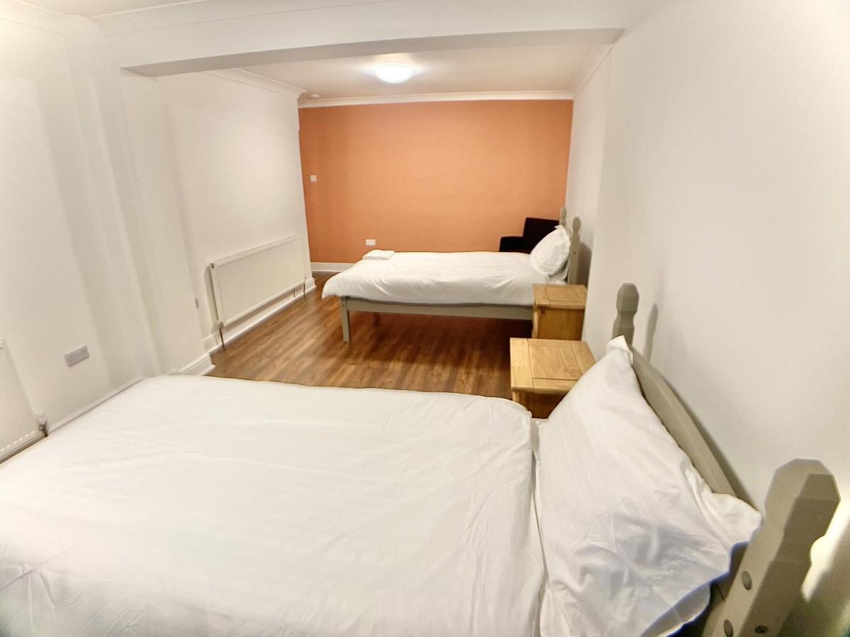 فندق Richmond House سلوف المظهر الخارجي الصورة