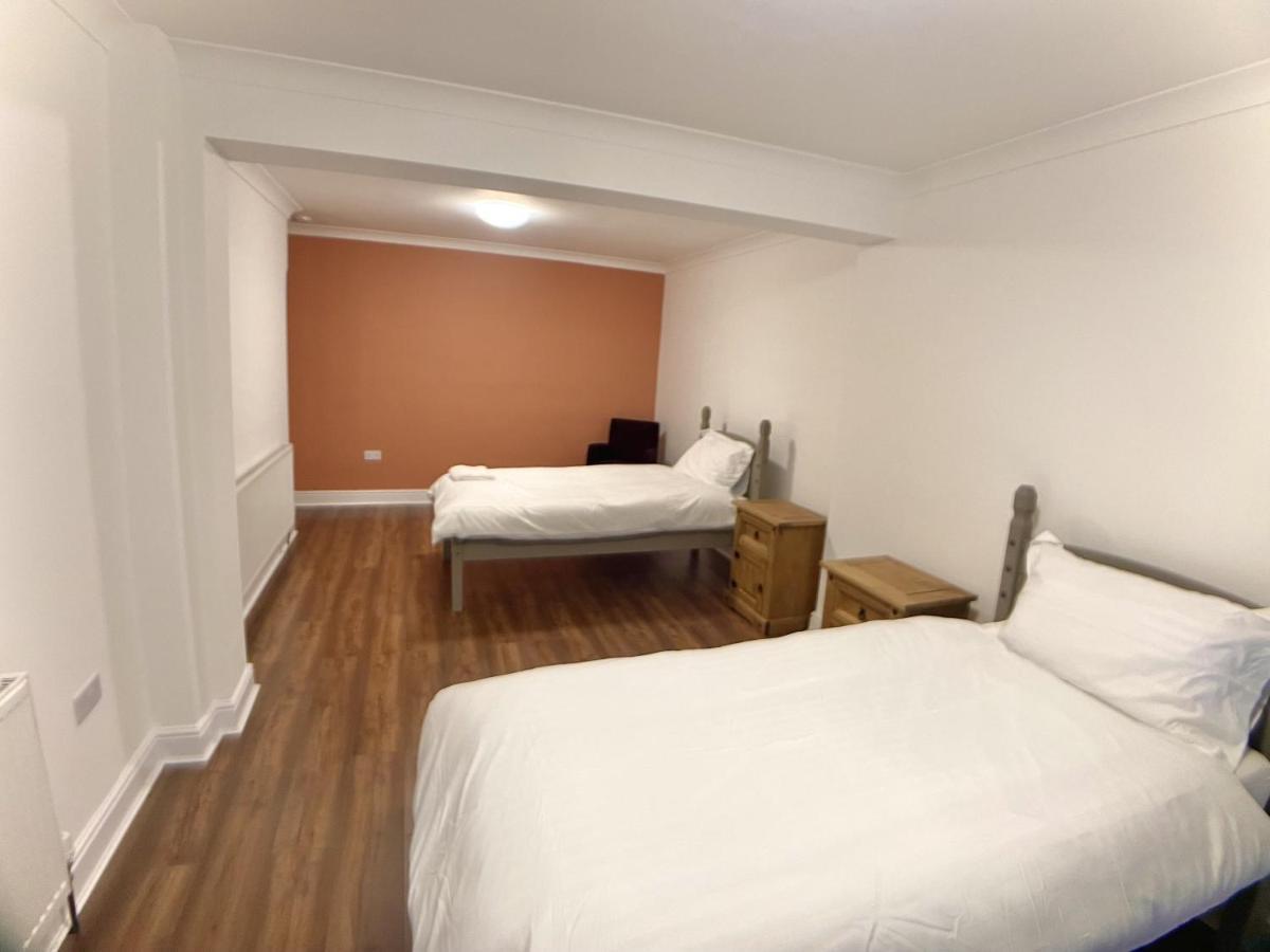 فندق Richmond House سلوف المظهر الخارجي الصورة