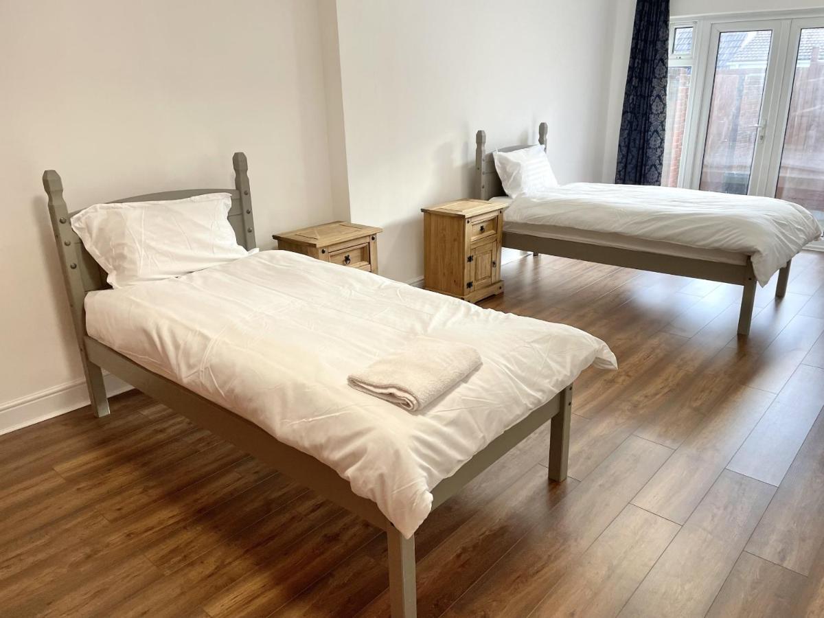فندق Richmond House سلوف المظهر الخارجي الصورة