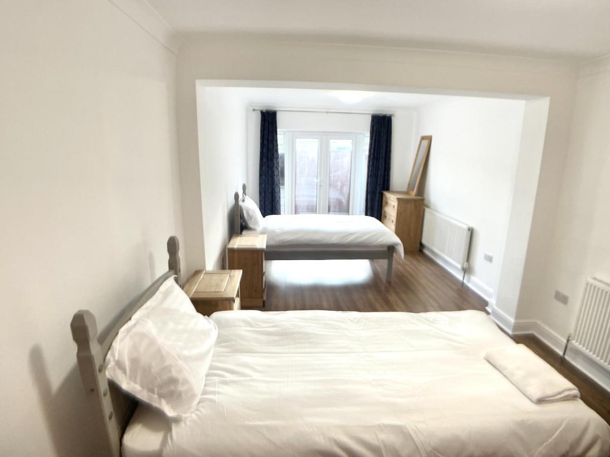 فندق Richmond House سلوف المظهر الخارجي الصورة