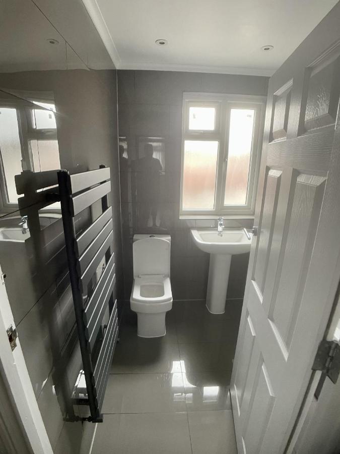 فندق Richmond House سلوف المظهر الخارجي الصورة