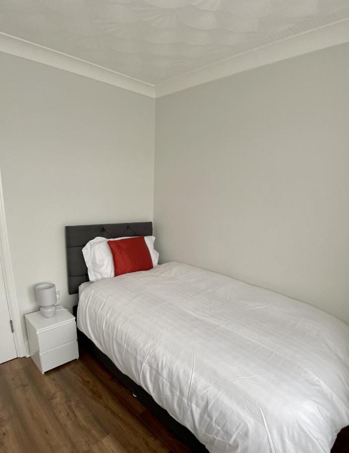فندق Richmond House سلوف المظهر الخارجي الصورة