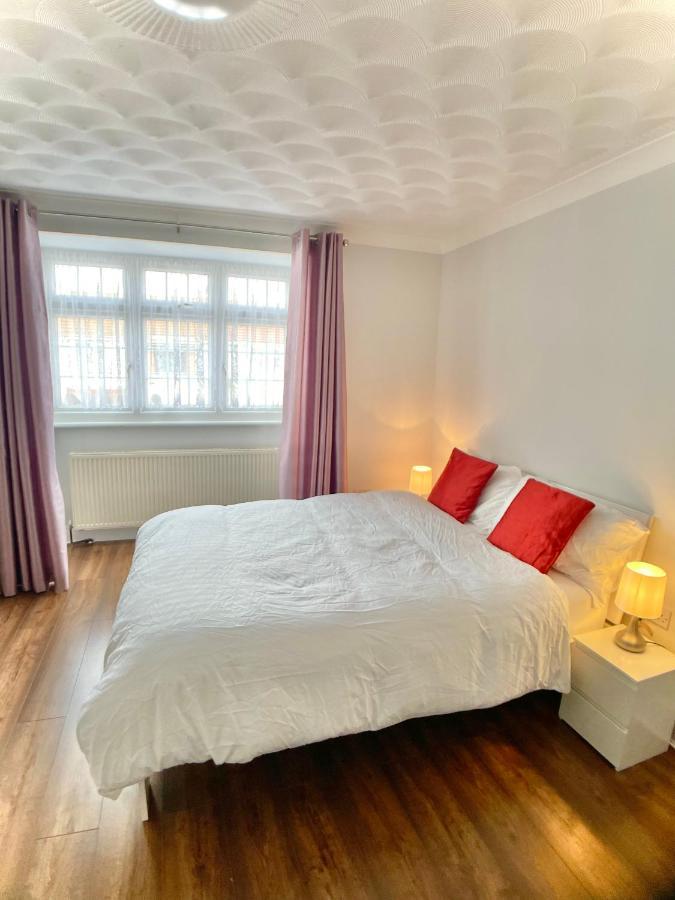 فندق Richmond House سلوف المظهر الخارجي الصورة